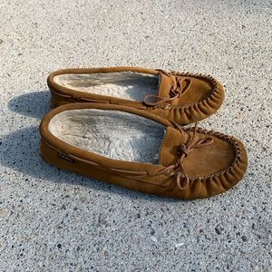 Brown fuzzy moccasins M9⭐️